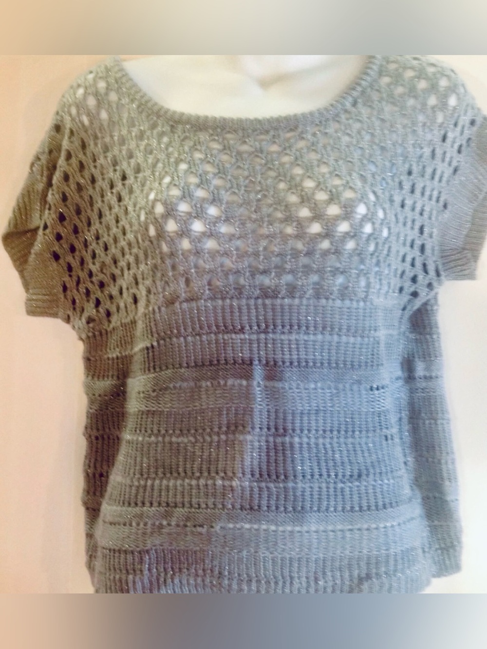 Its Our Time Womens Jr Medium Gray Silver Strands Sweater Vest Loose Weave